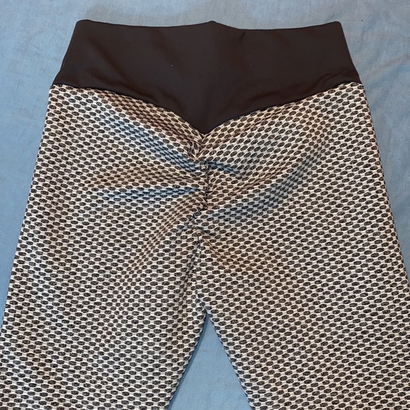 Scrunch Booty Legging. Size Sm - Picture 2 of 3